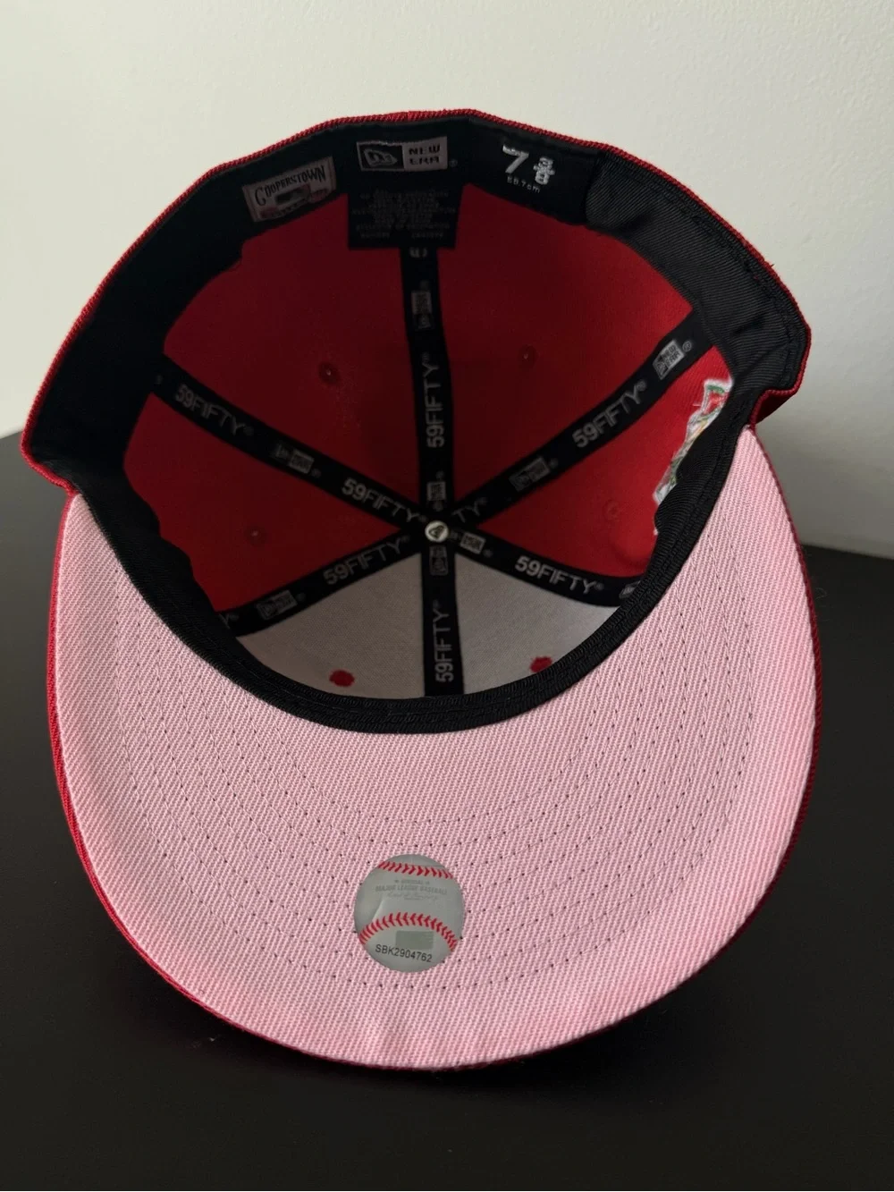 New Era Red Yankees 59FIFTY Fitted Cap with Pink Rose Patch